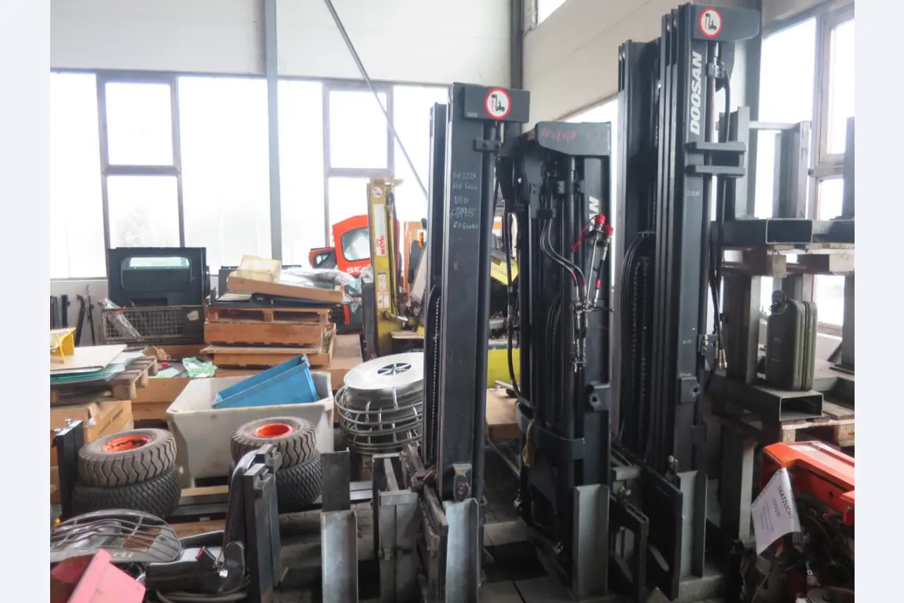 forklift trucks and car pool<br>-3