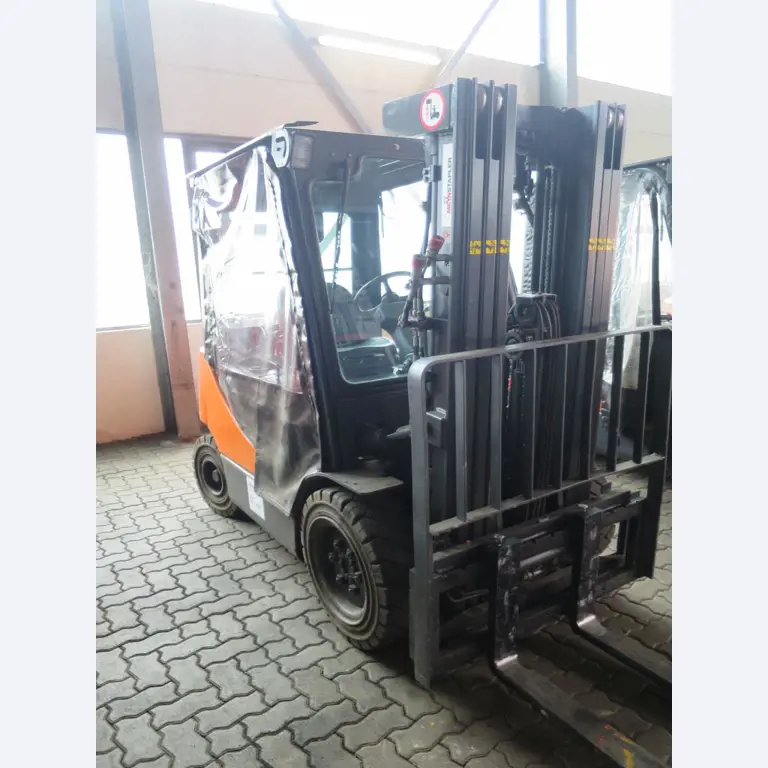forklift trucks and car pool<br>-1