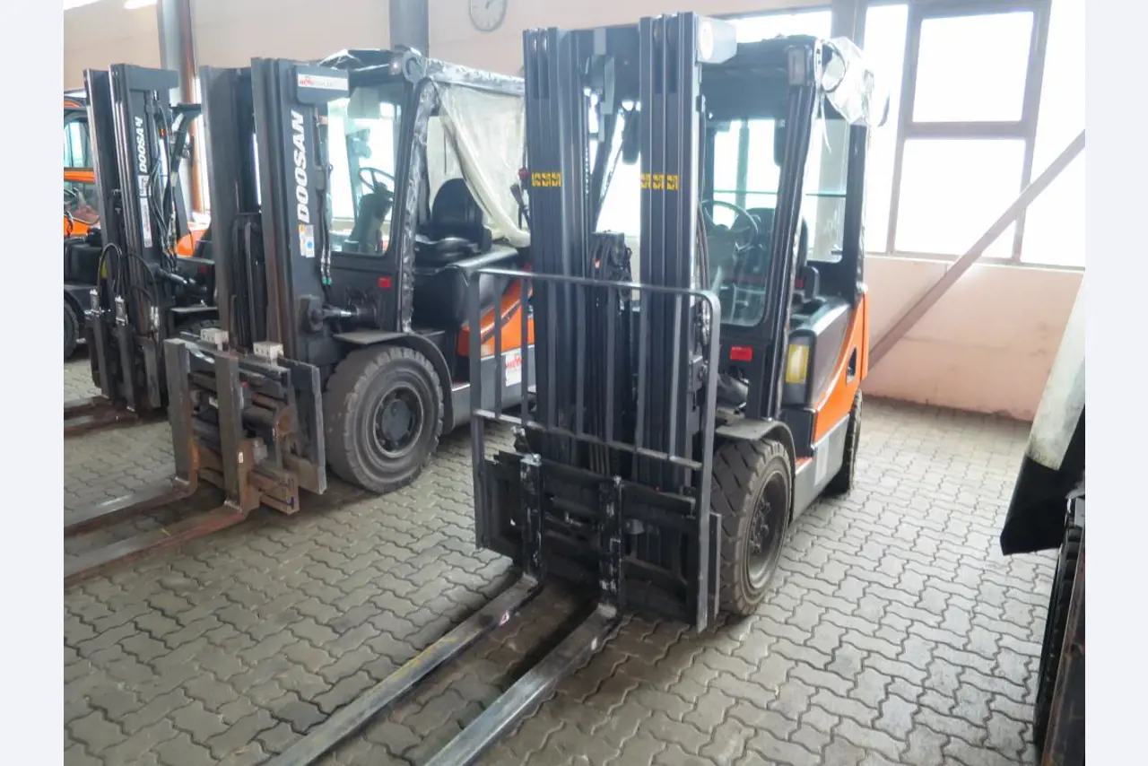 forklift trucks and car pool<br>-2