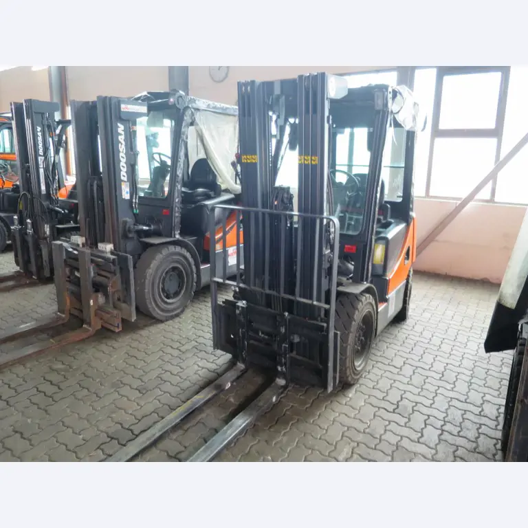 forklift trucks and car pool<br>-2