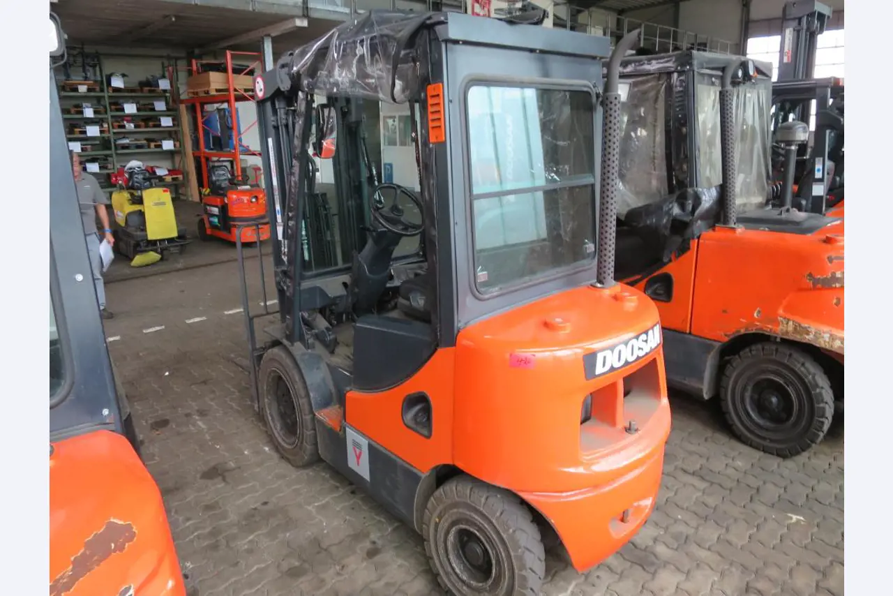 forklift trucks and car pool<br>-3