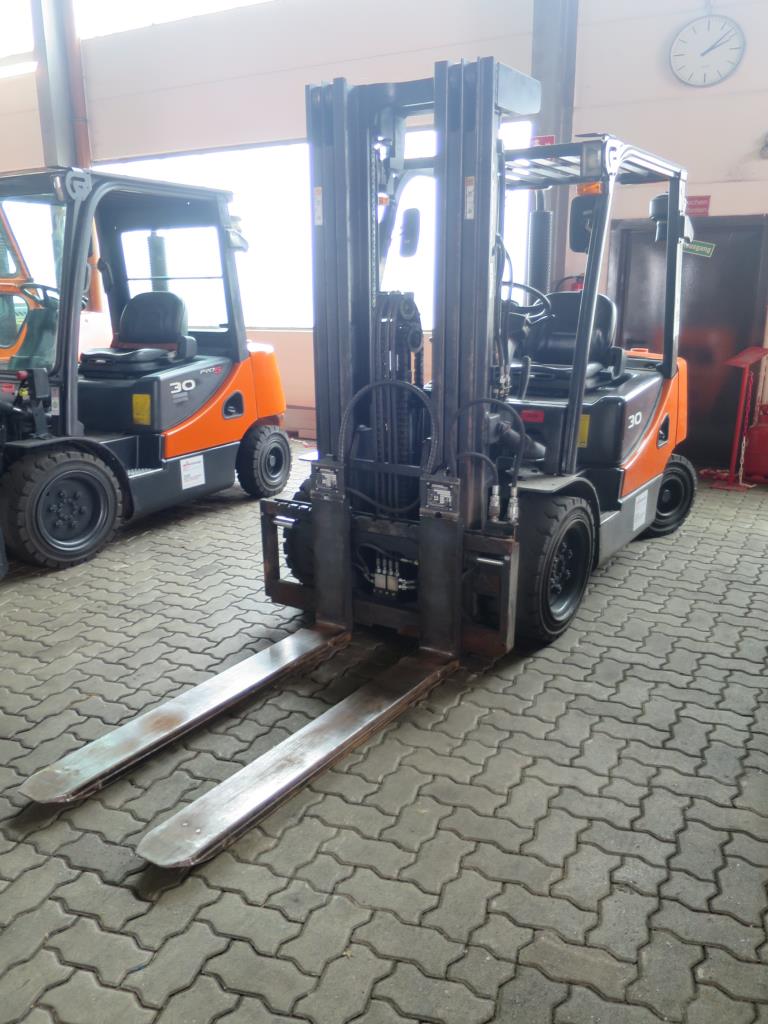 forklift trucks and car pool<br>-1