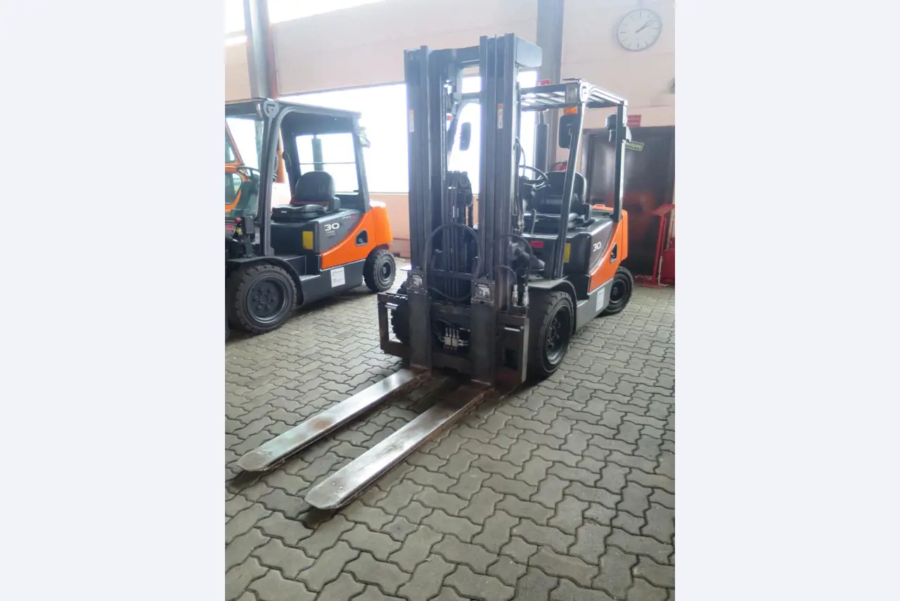 forklift trucks and car pool<br>-1