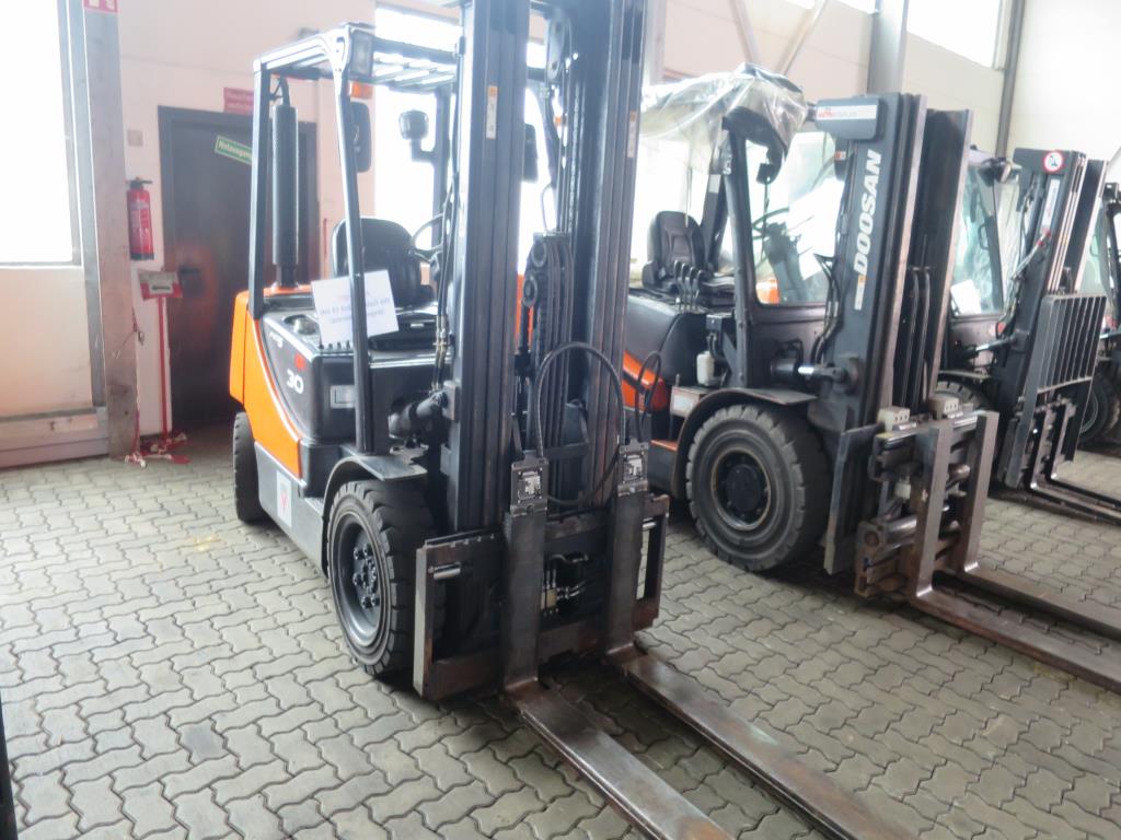 forklift trucks and car pool<br>-2