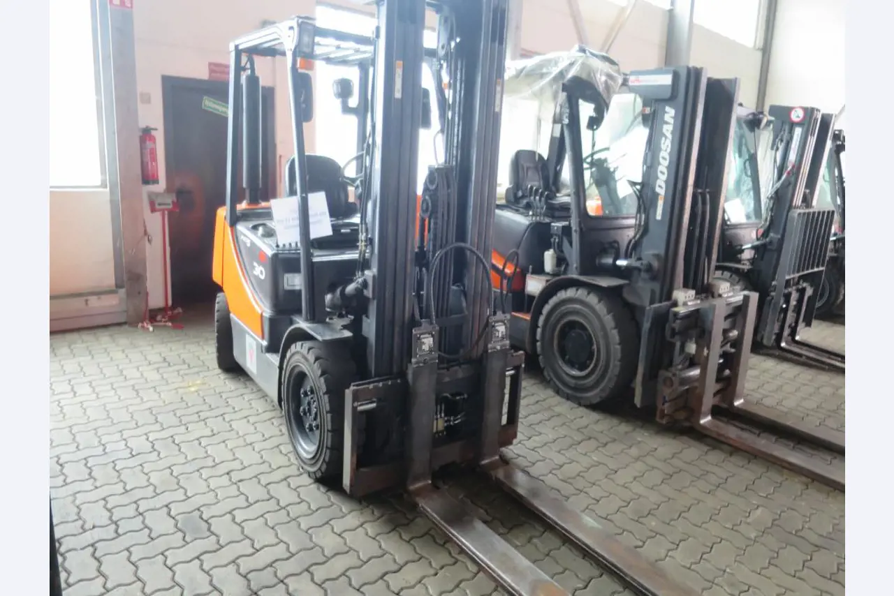 forklift trucks and car pool<br>-2