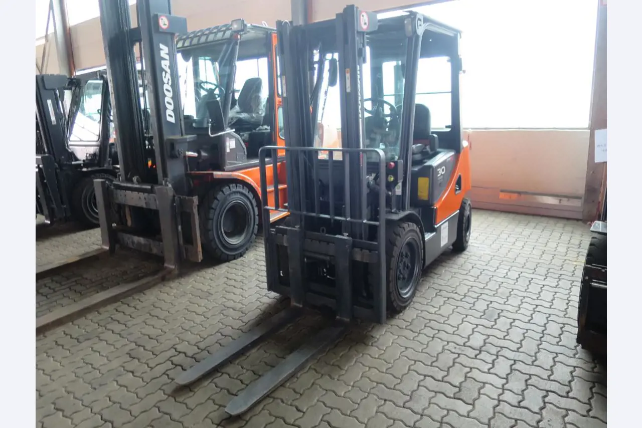 forklift trucks and car pool<br>-1