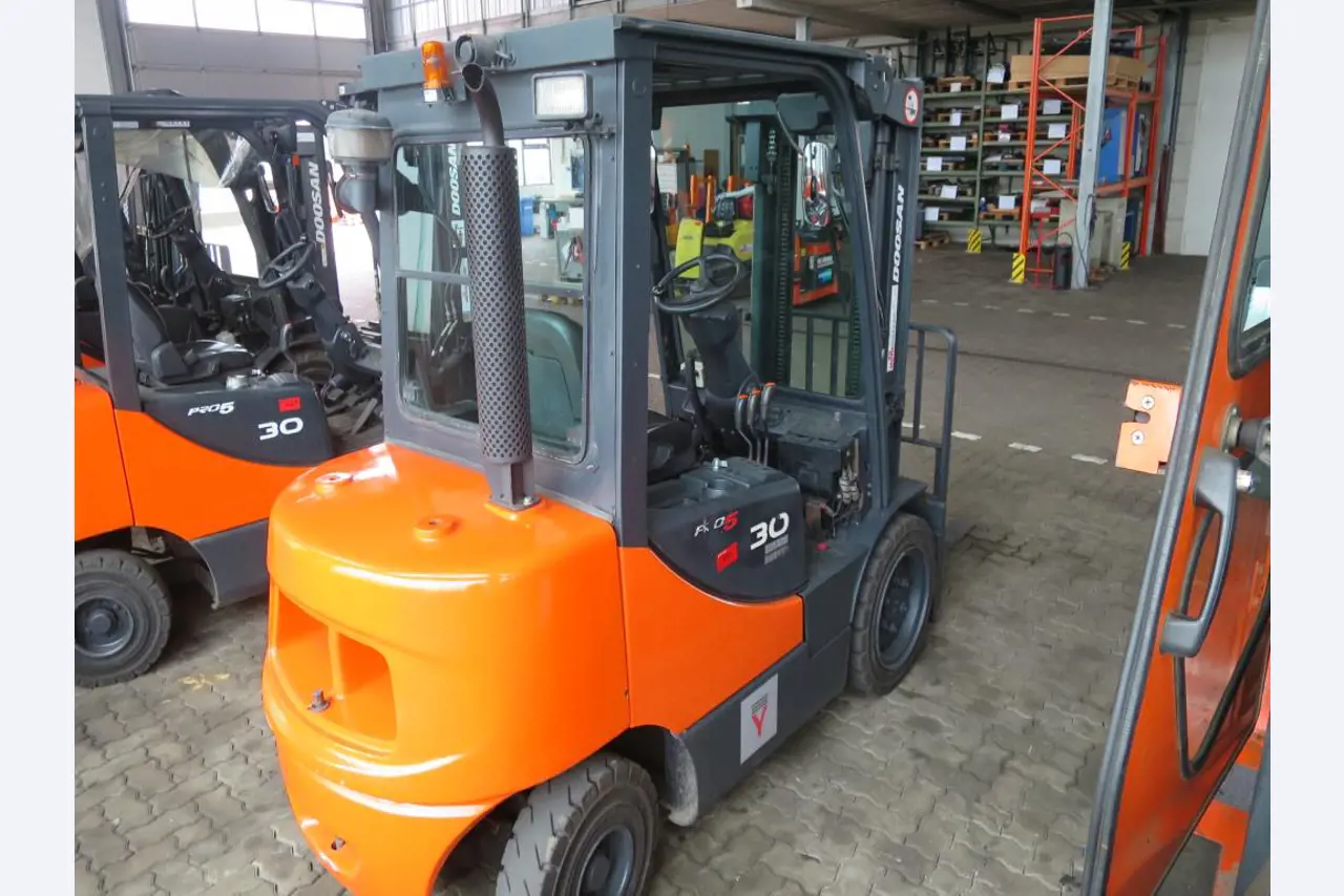 forklift trucks and car pool<br>-3