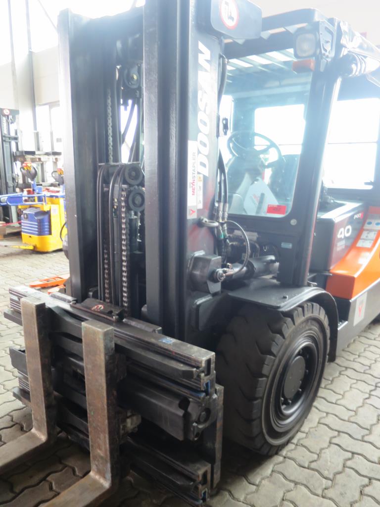 forklift trucks and car pool<br>-2