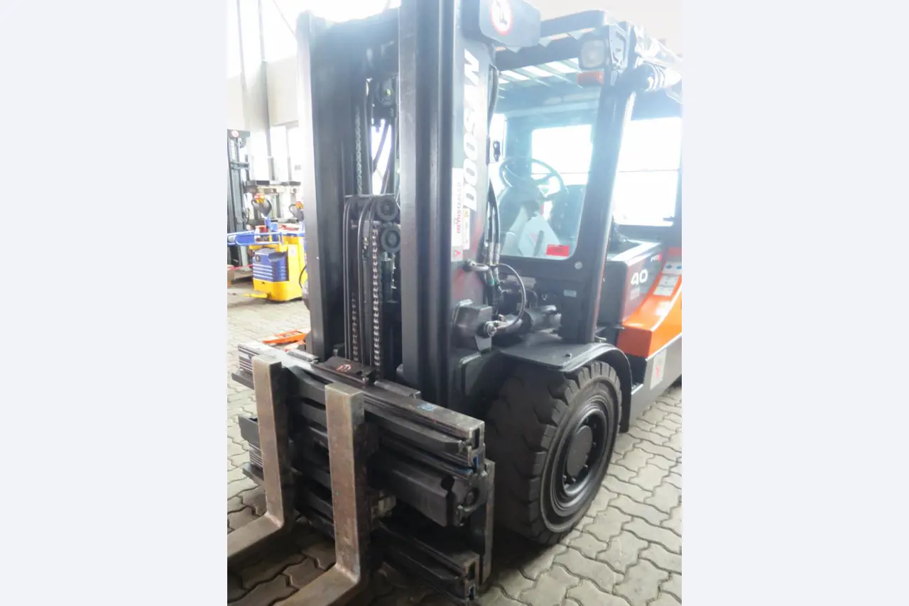 forklift trucks and car pool<br>-2