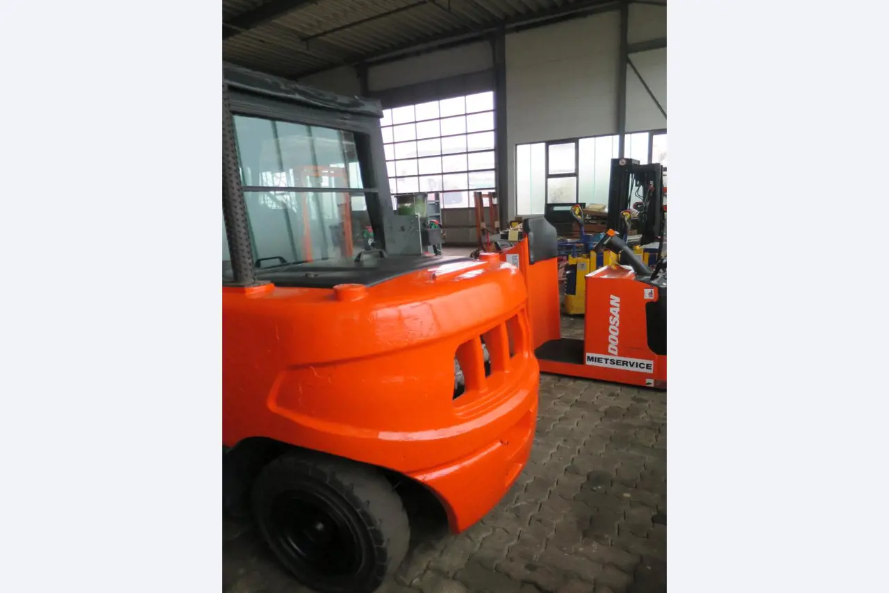 forklift trucks and car pool<br>-4