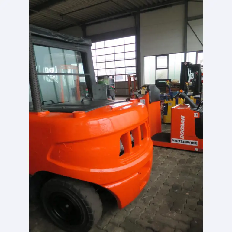 forklift trucks and car pool<br>-4