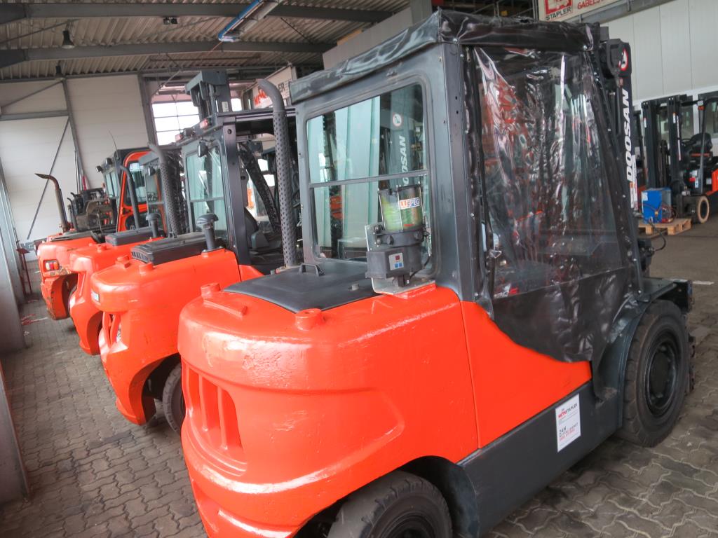 forklift trucks and car pool<br>-6