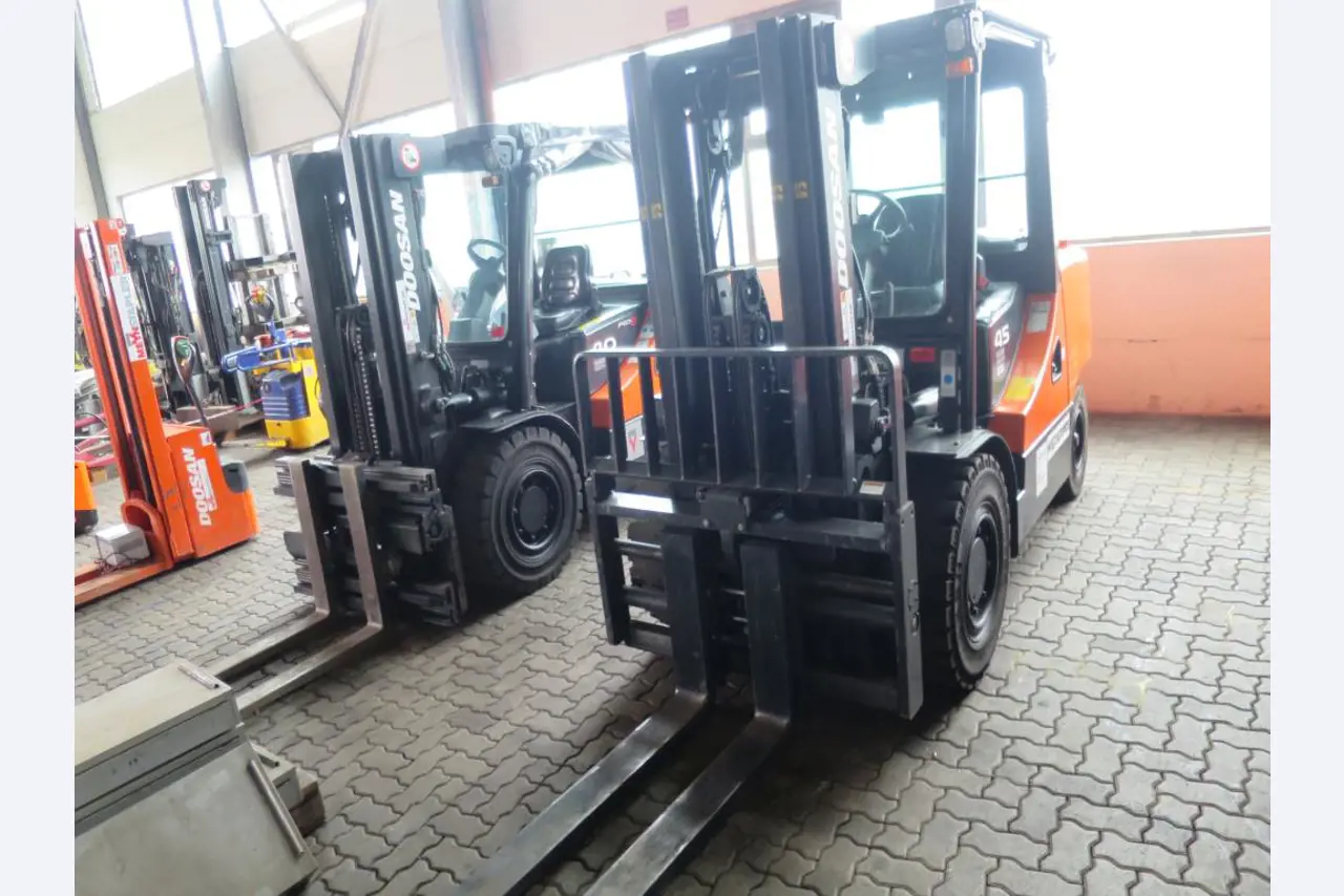 forklift trucks and car pool<br>-1