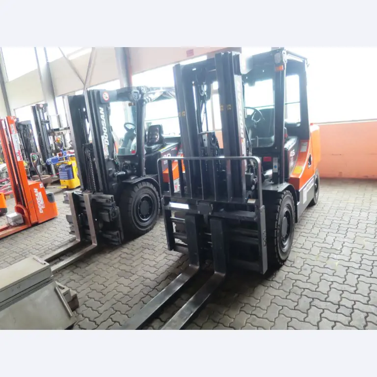 forklift trucks and car pool<br>-1