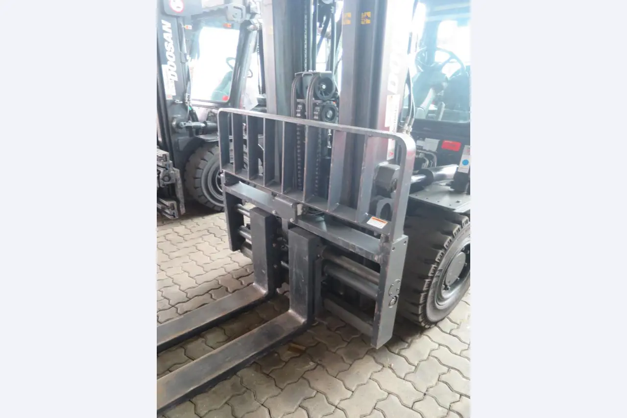 forklift trucks and car pool<br>-2