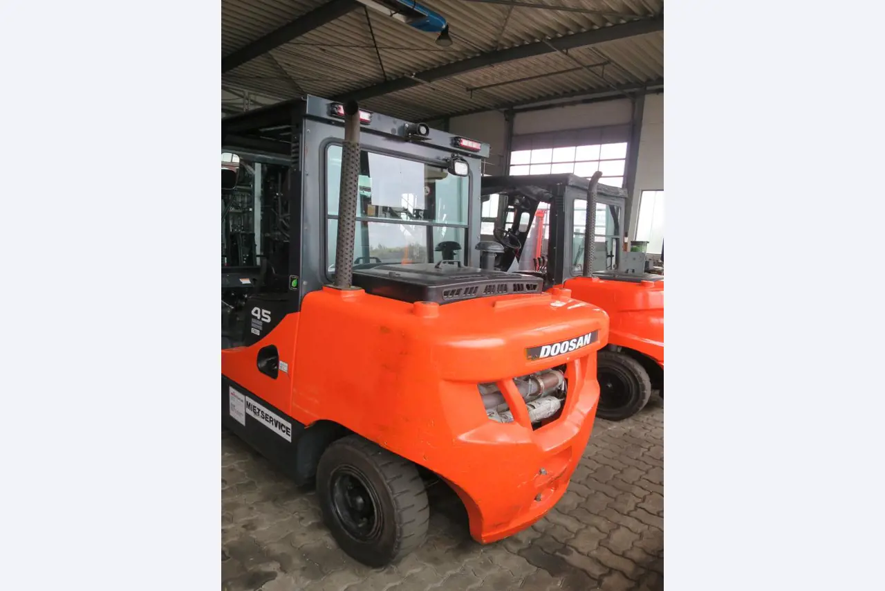 forklift trucks and car pool<br>-4