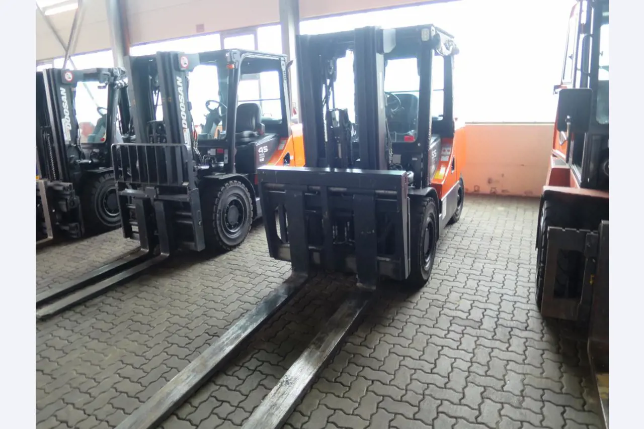 forklift trucks and car pool<br>-1