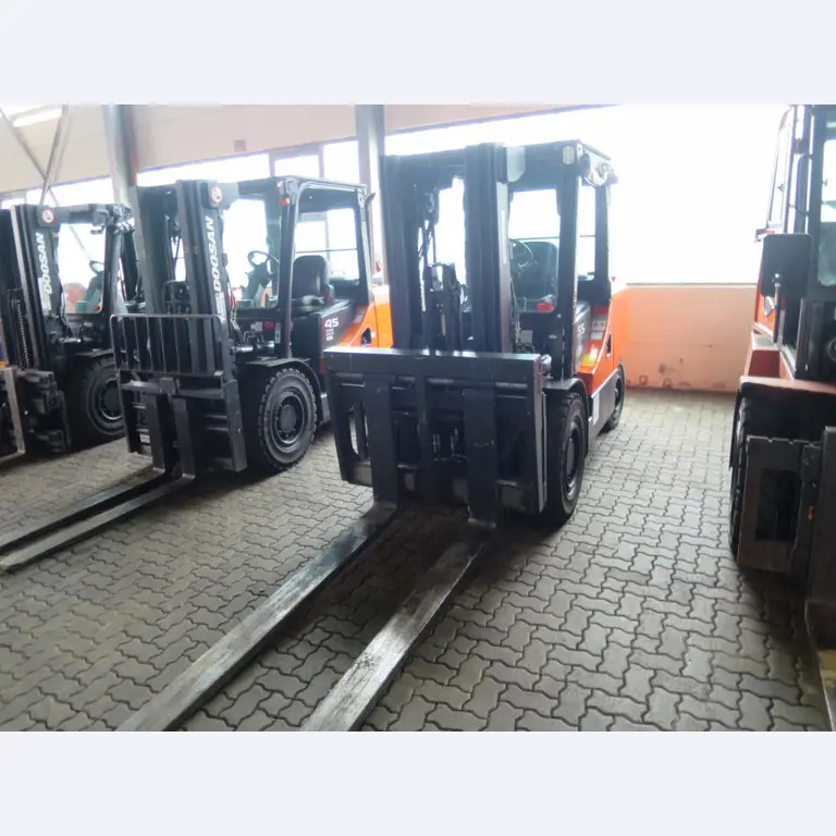 forklift trucks and car pool<br>-1