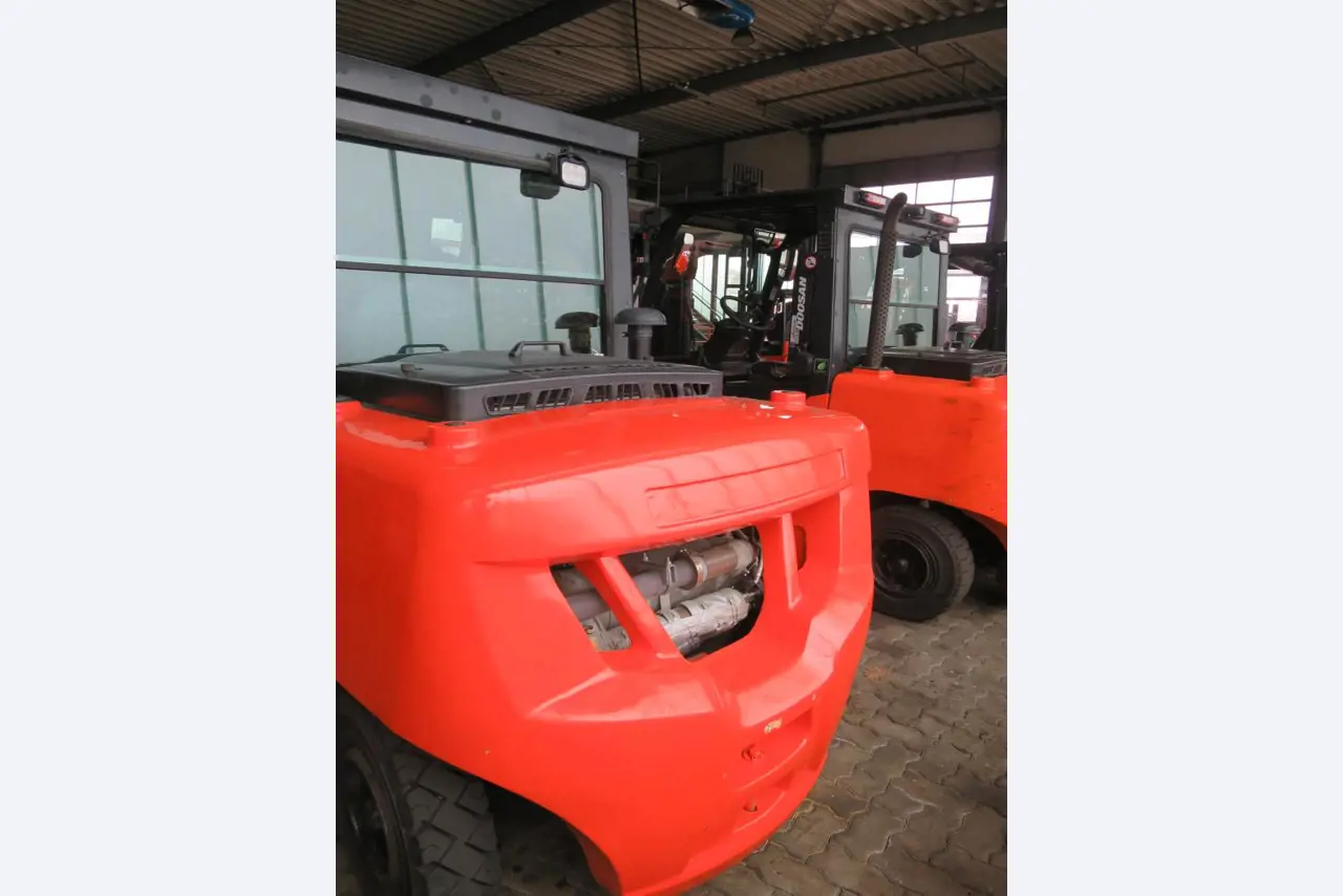 forklift trucks and car pool<br>-6