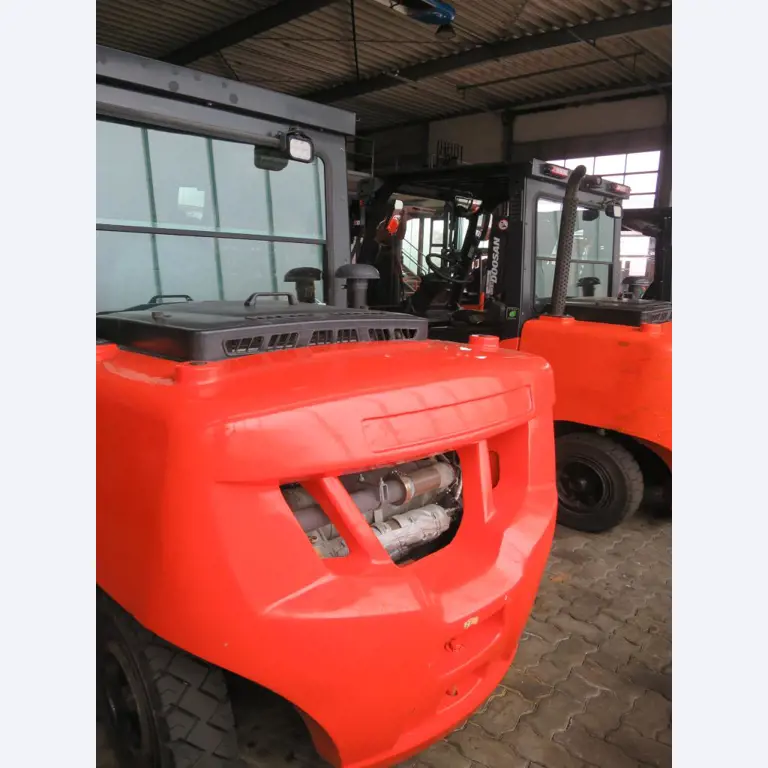 forklift trucks and car pool<br>-6