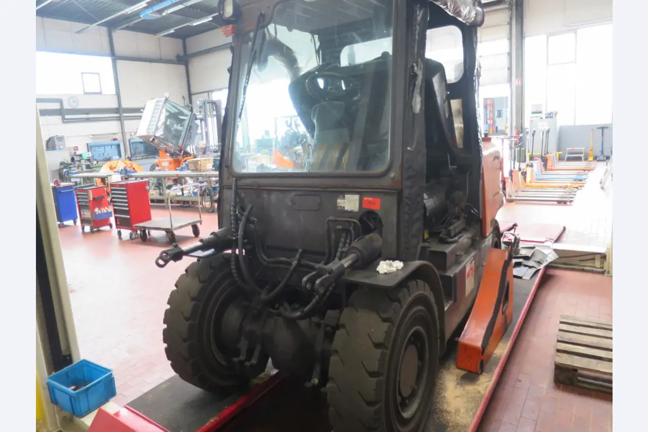 forklift trucks and car pool<br>-1