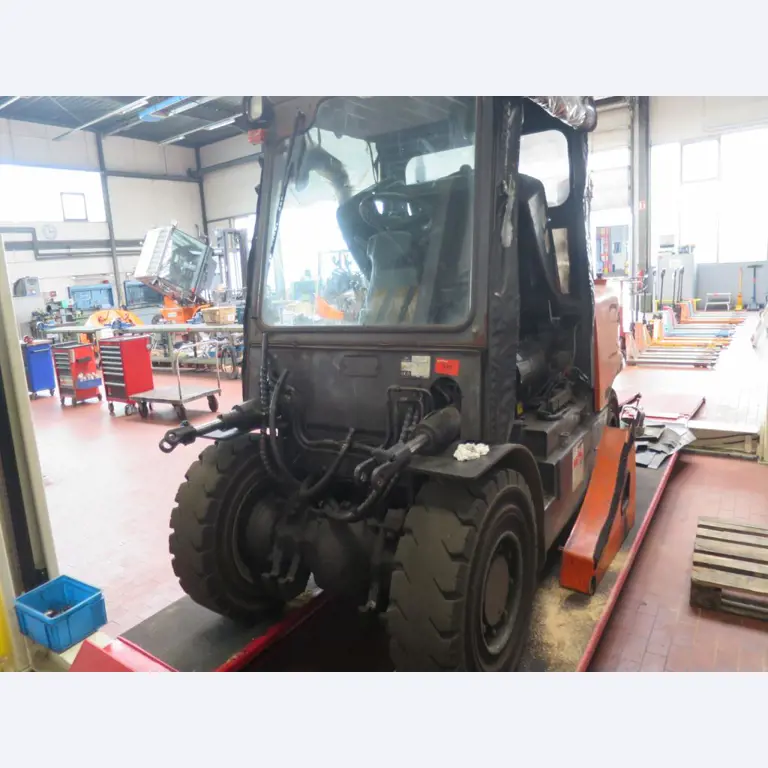 forklift trucks and car pool<br>-1