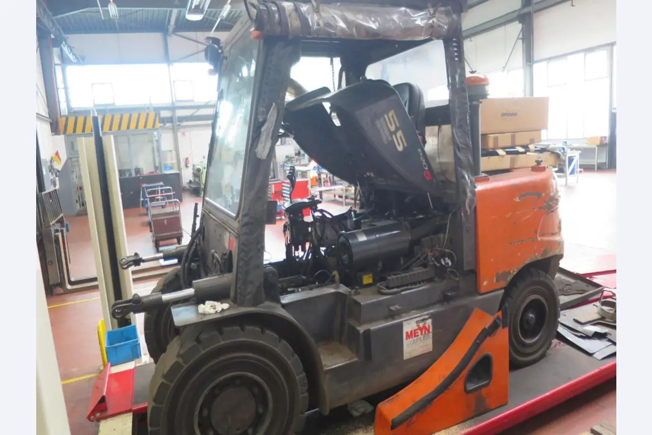 forklift trucks and car pool<br>-2