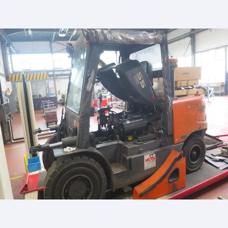 forklift trucks and car pool<br>-2