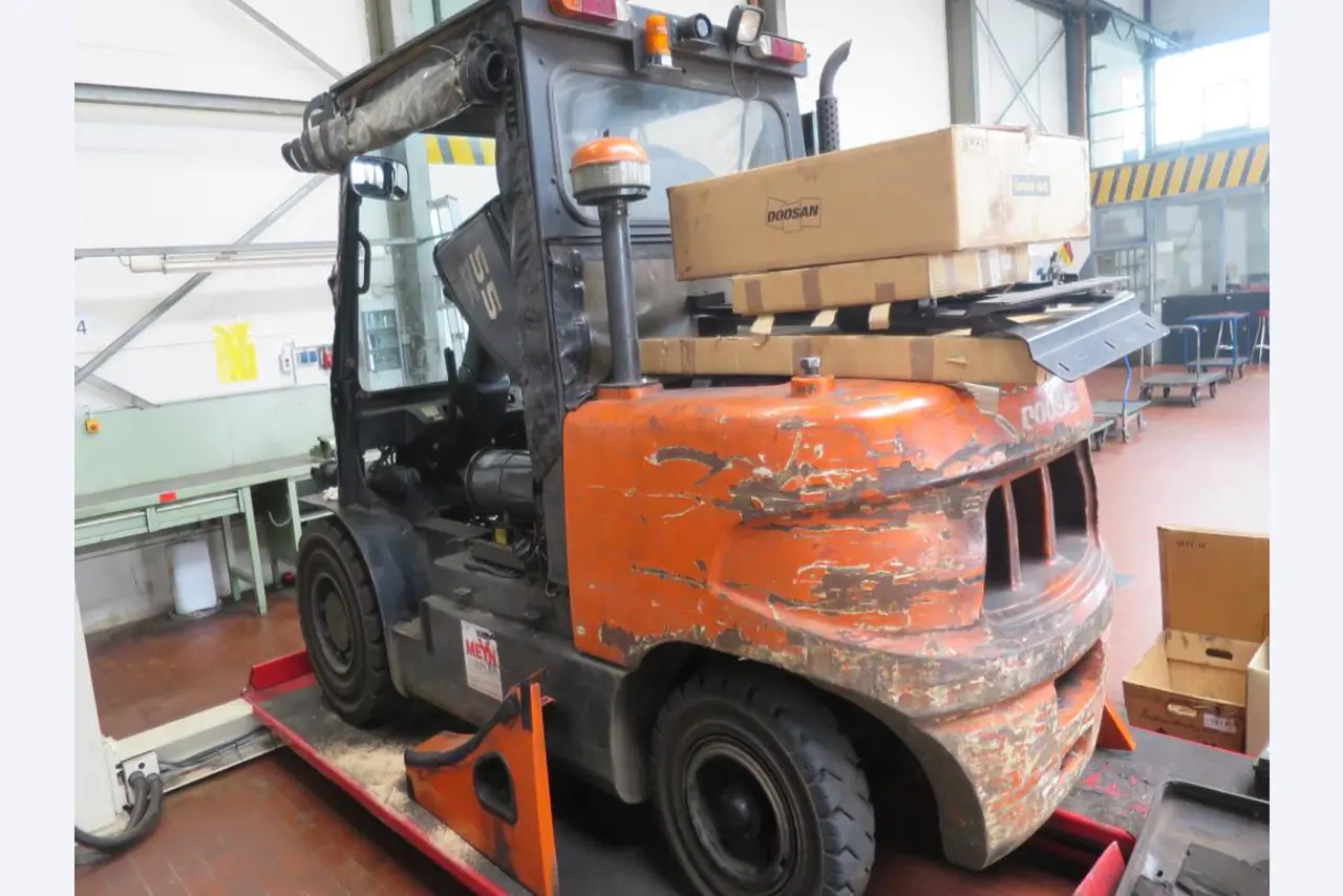 forklift trucks and car pool<br>-3