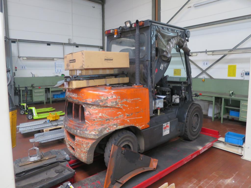 forklift trucks and car pool<br>-4