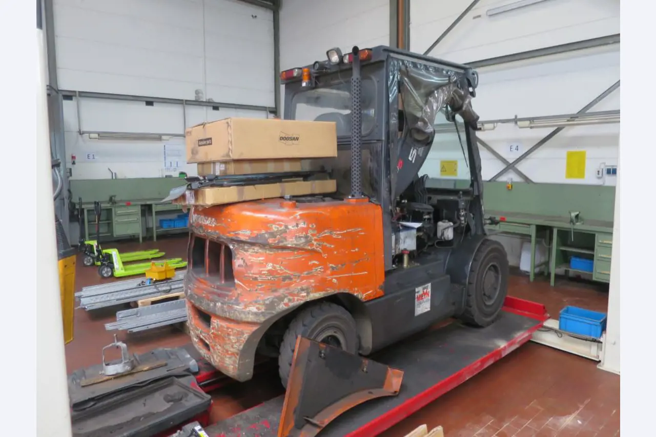 forklift trucks and car pool<br>-4