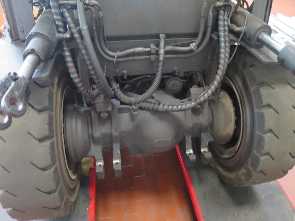 forklift trucks and car pool<br>-6