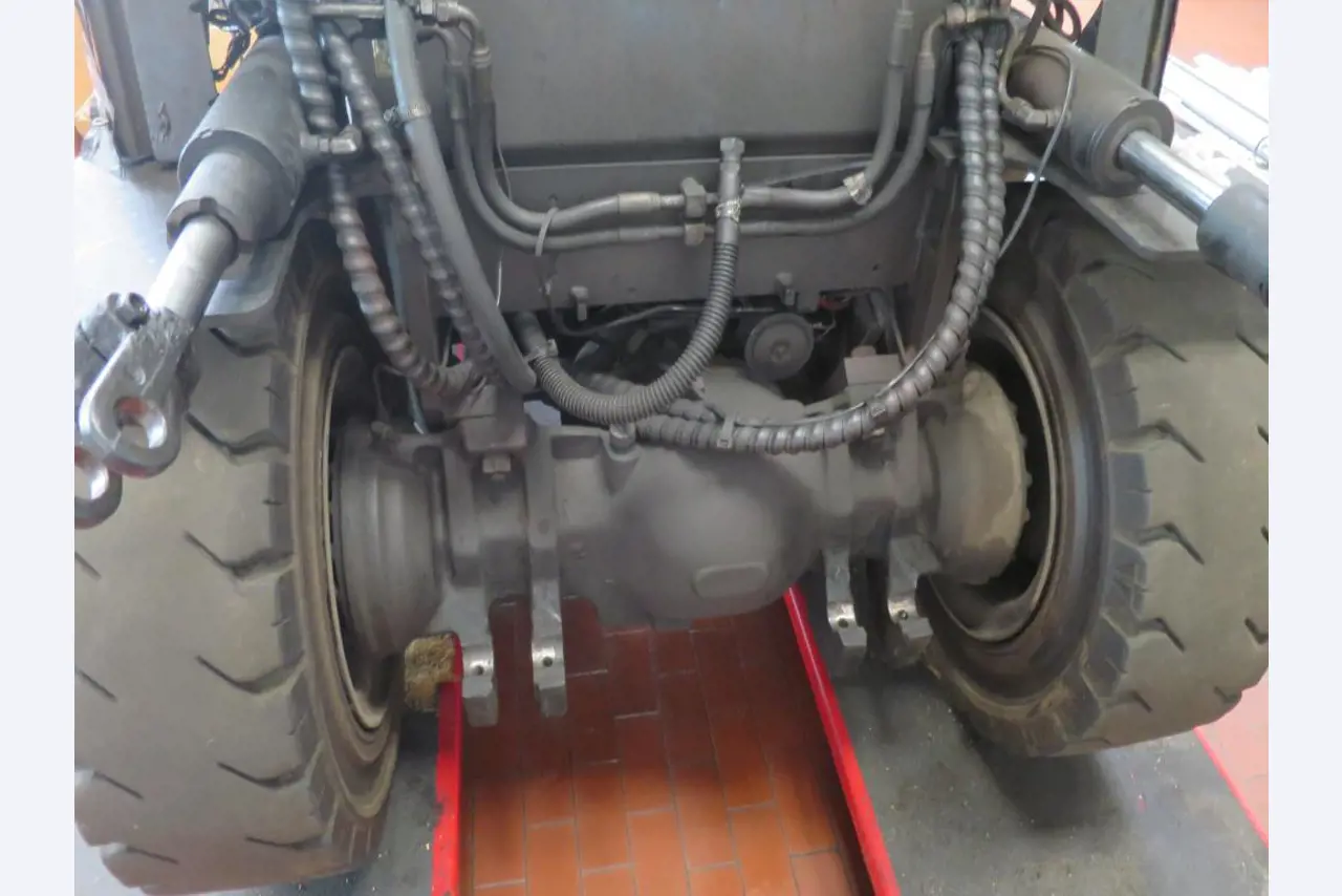 forklift trucks and car pool<br>-6