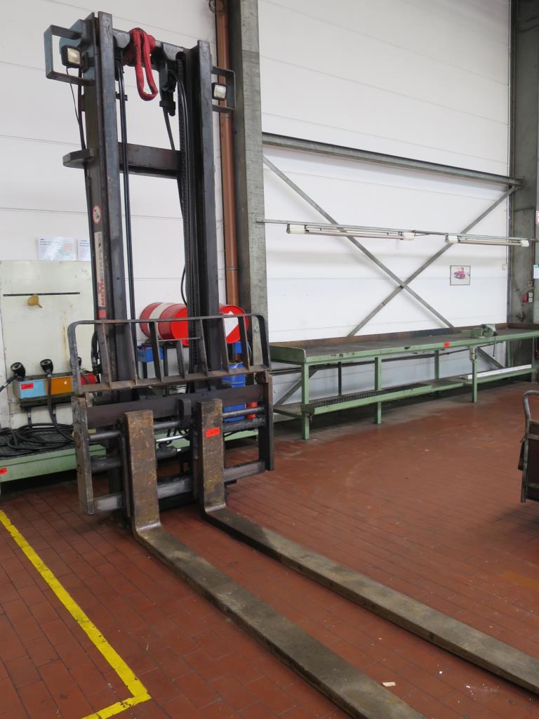 forklift trucks and car pool<br>-7