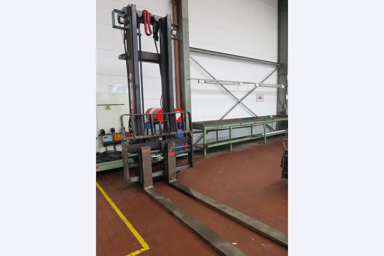 forklift trucks and car pool<br>-7