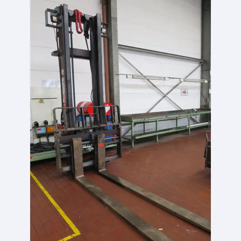 forklift trucks and car pool<br>-7