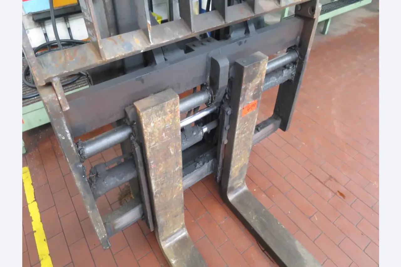 forklift trucks and car pool<br>-8