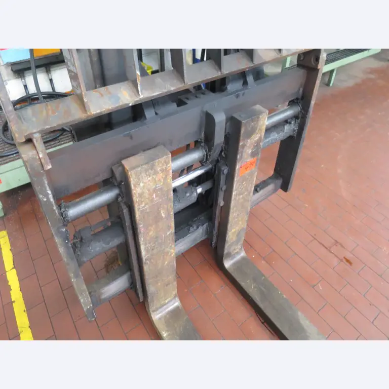 forklift trucks and car pool<br>-8