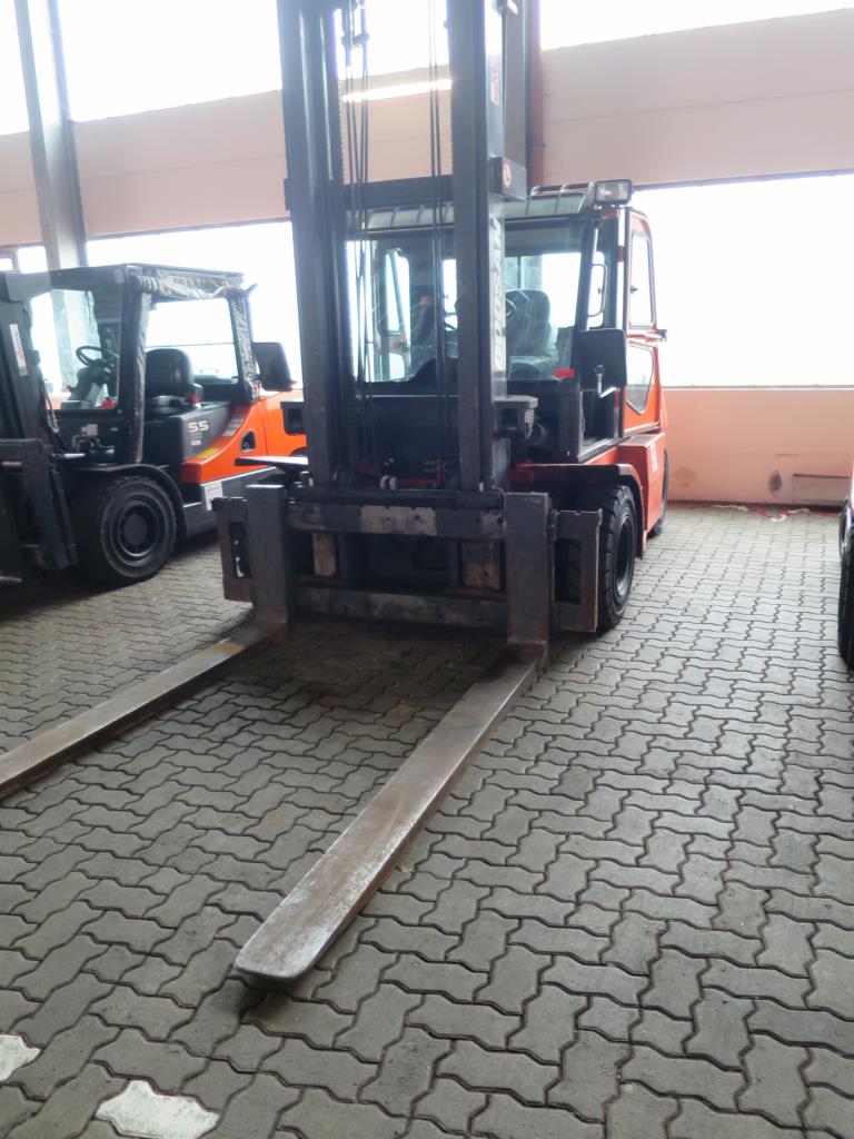 forklift trucks and car pool<br>-1