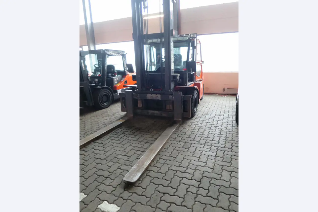 forklift trucks and car pool<br>-1