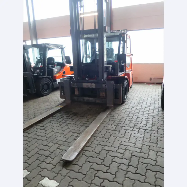 forklift trucks and car pool<br>-1