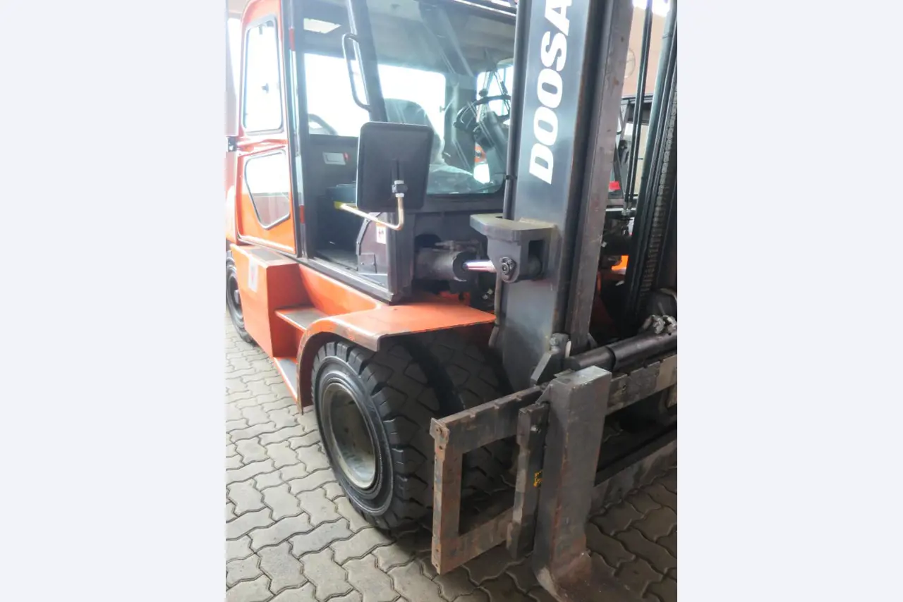 forklift trucks and car pool<br>-2
