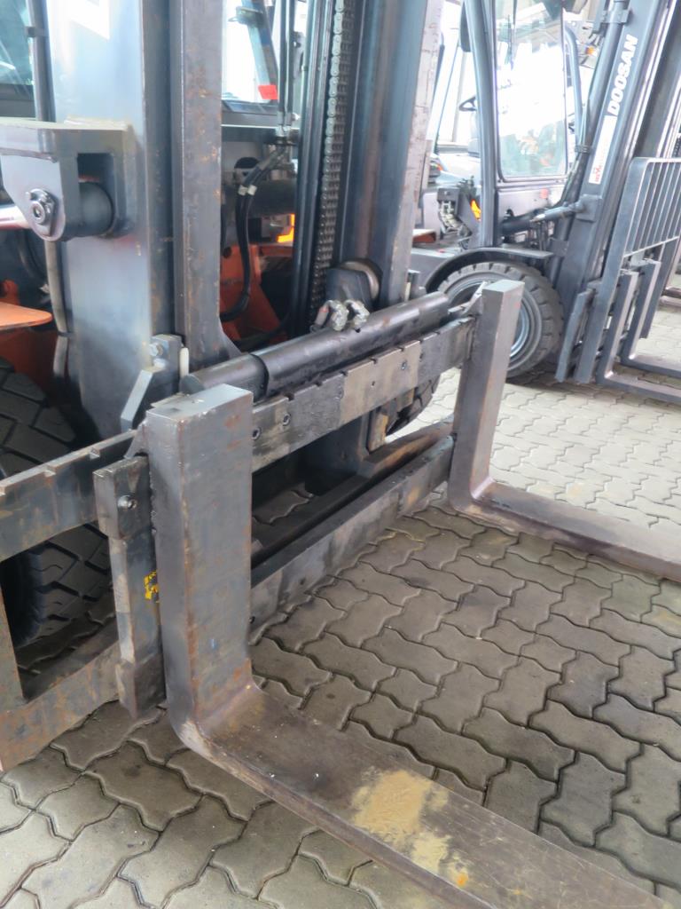 forklift trucks and car pool<br>-3
