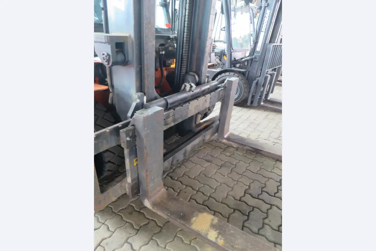 forklift trucks and car pool<br>-3