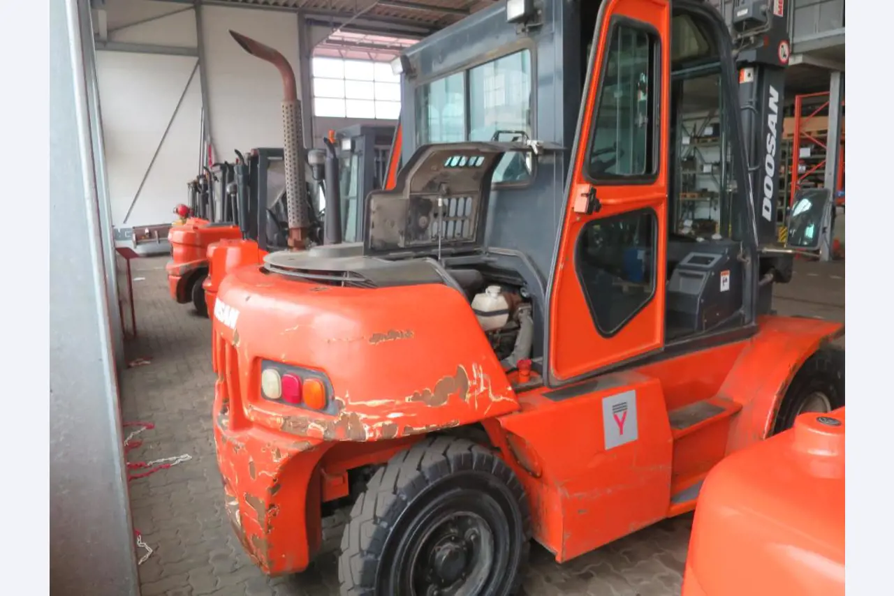 forklift trucks and car pool<br>-5
