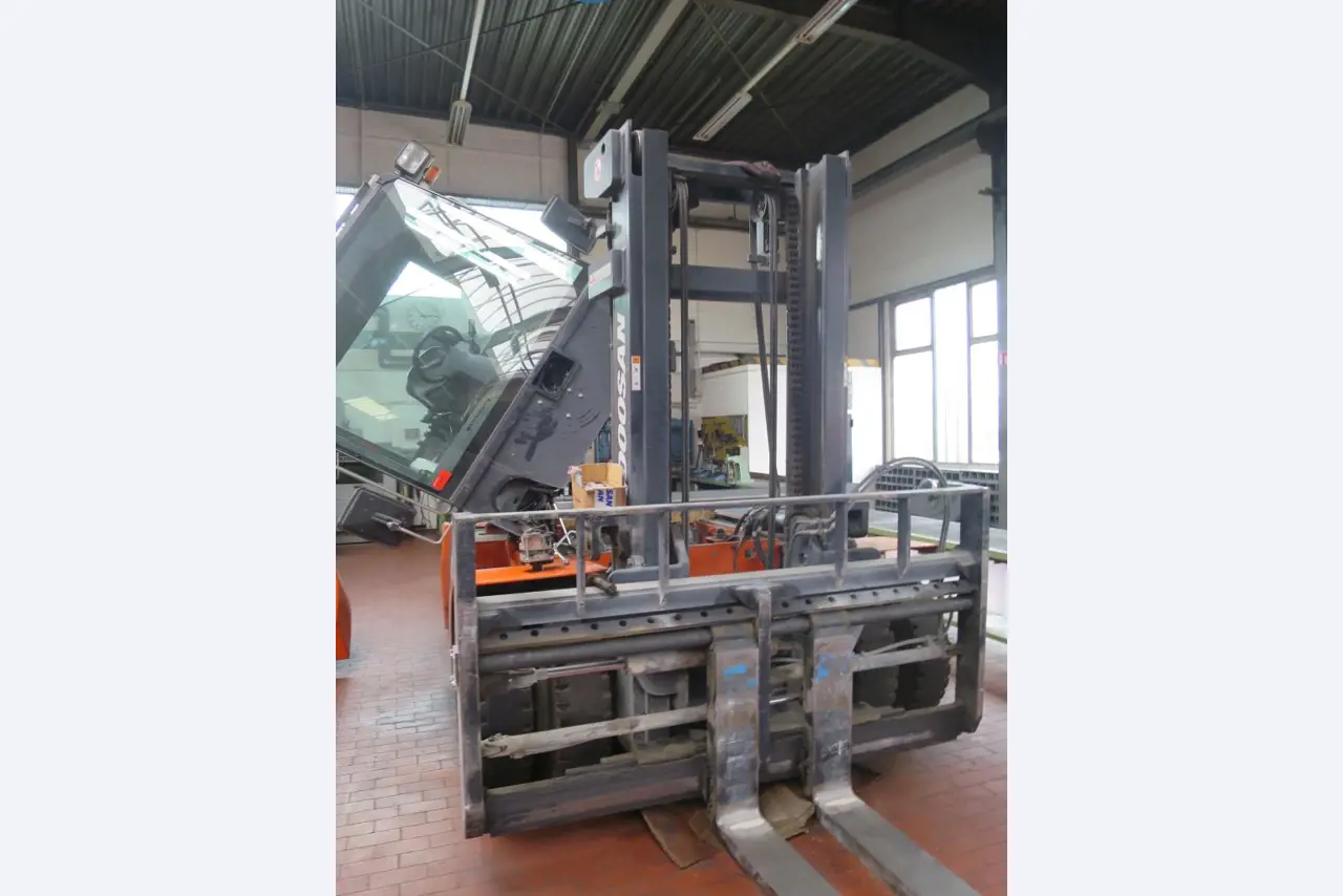 forklift trucks and car pool<br>-1