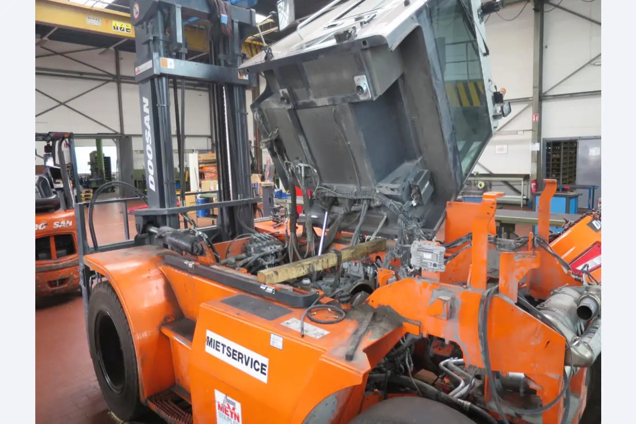 forklift trucks and car pool<br>-3