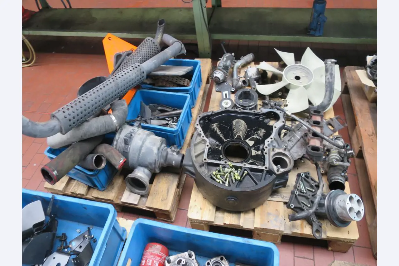 forklift trucks and car pool<br>-7