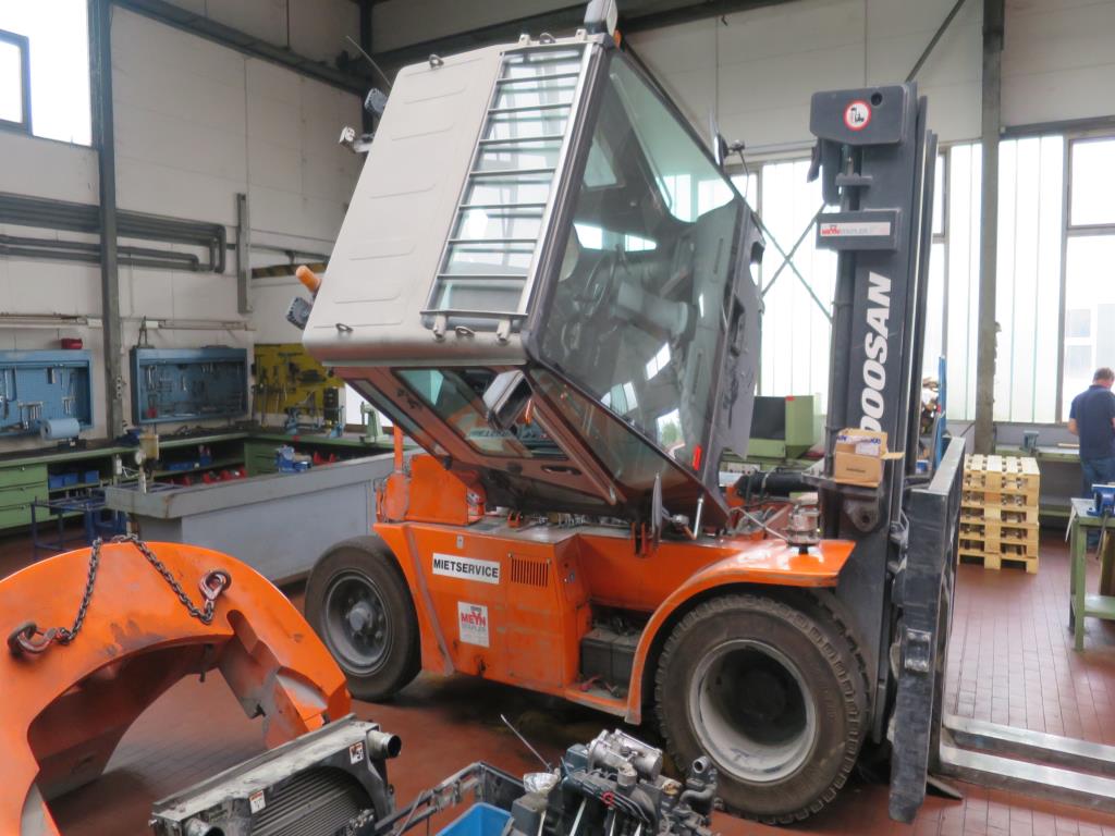 forklift trucks and car pool<br>-9