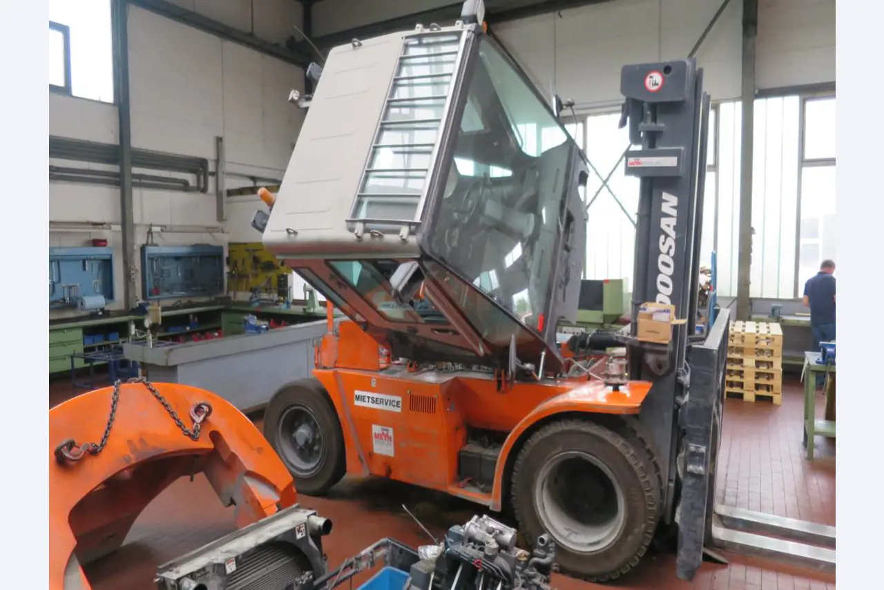 forklift trucks and car pool<br>-9